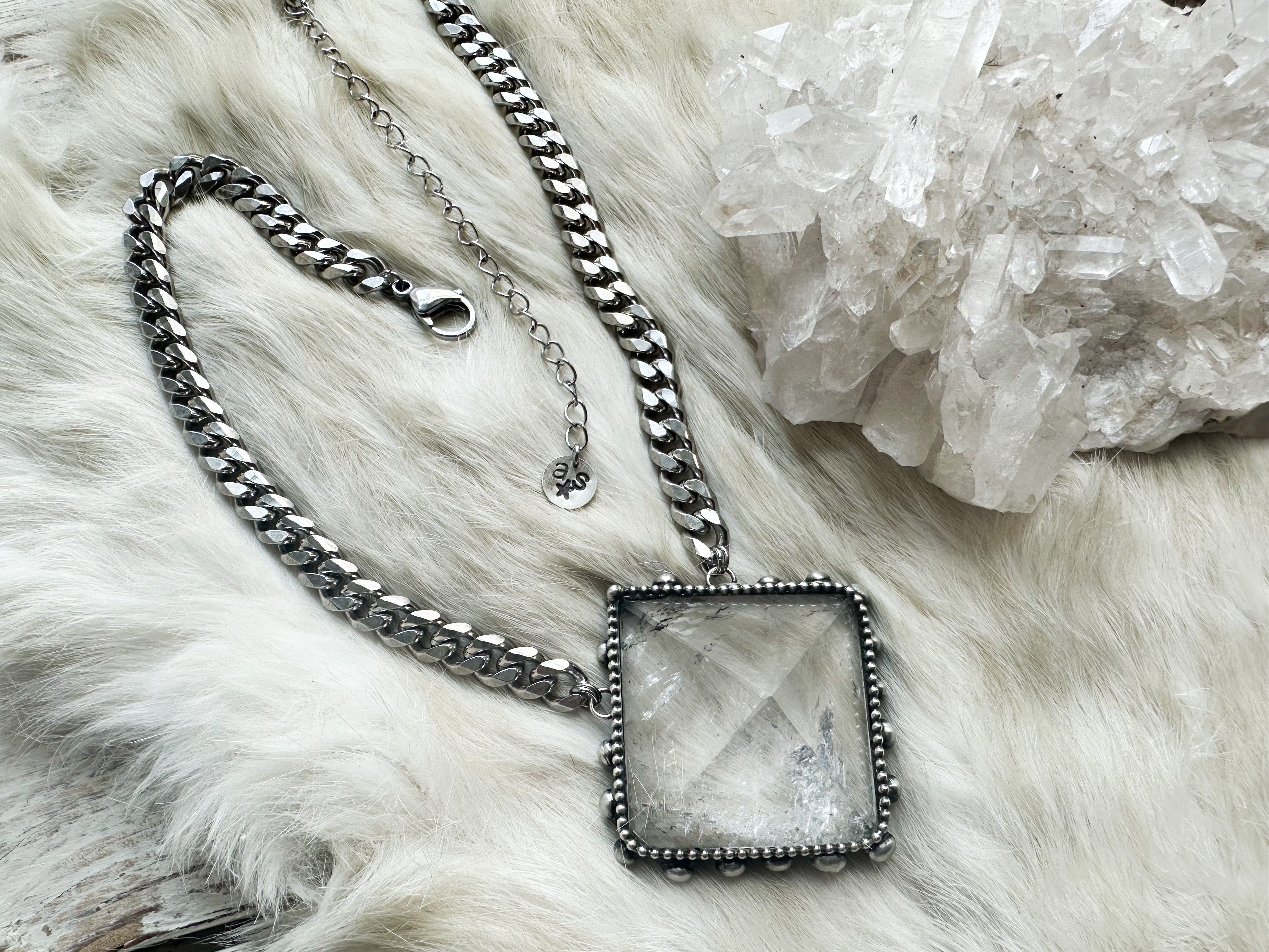 Queens Chamber power necklace